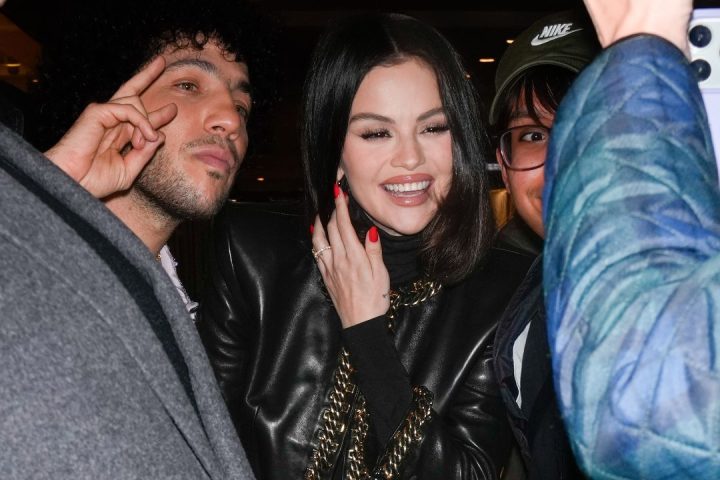 selena gomez red nails